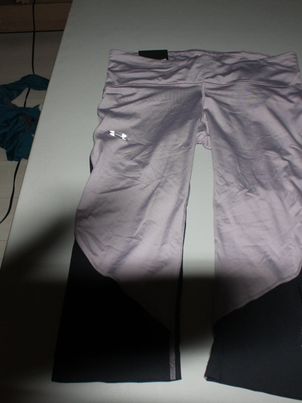 Mid Rise Under Armour Crops  Size XL New